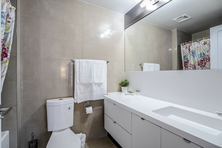 Apartamentos Galaxy Suites 300 Front Unit 2705