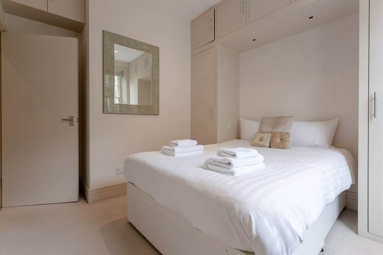 Stylish 3 Bedroom Apartment In Pimlico