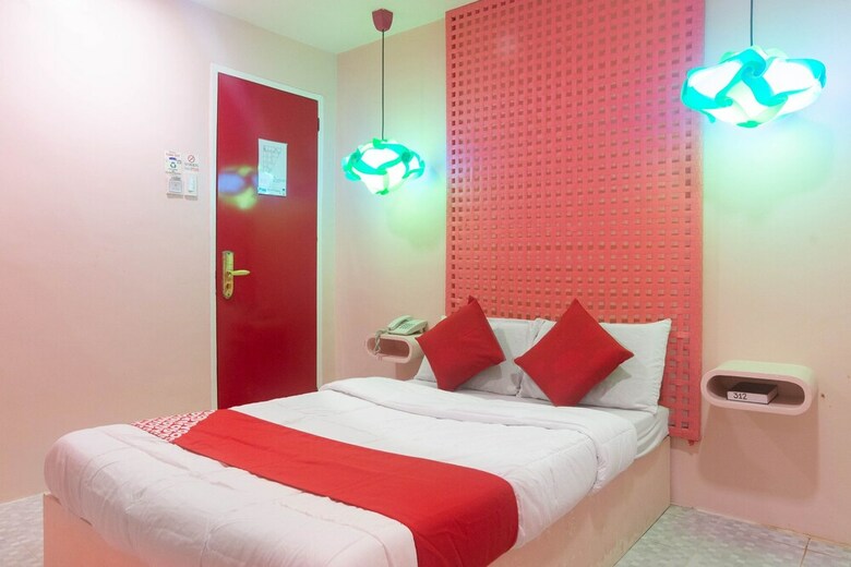 Hotel Oyo 155 Europa Breakfast And Bed
