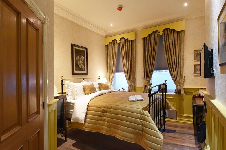 Hotel The Aston Tavern