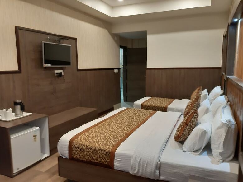 Hotel Chintpurni International
