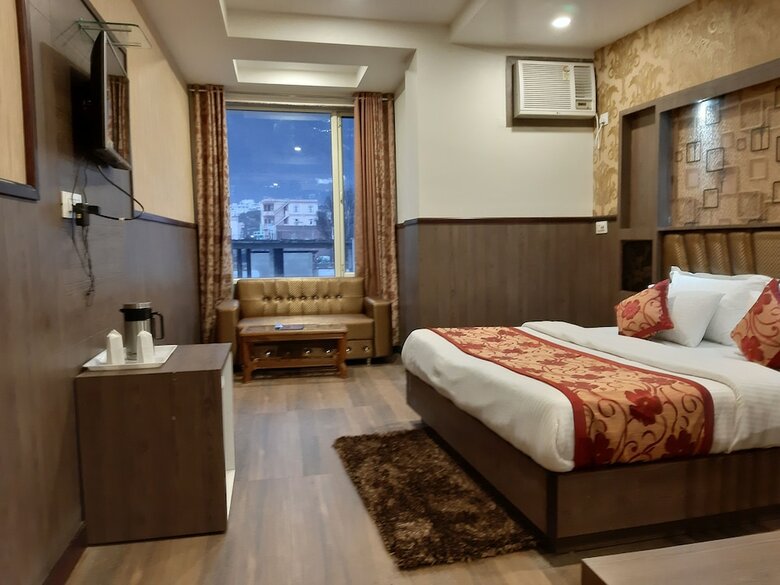 Hotel Chintpurni International