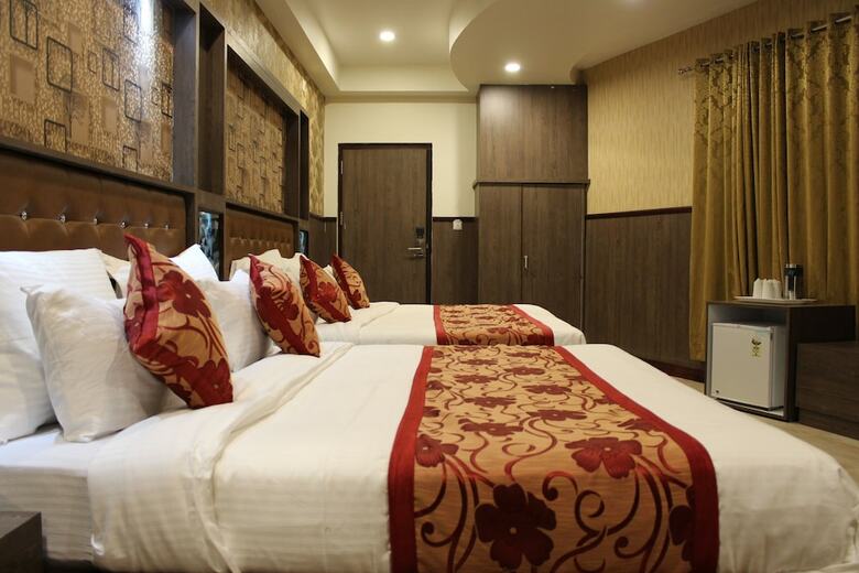 Hotel Chintpurni International
