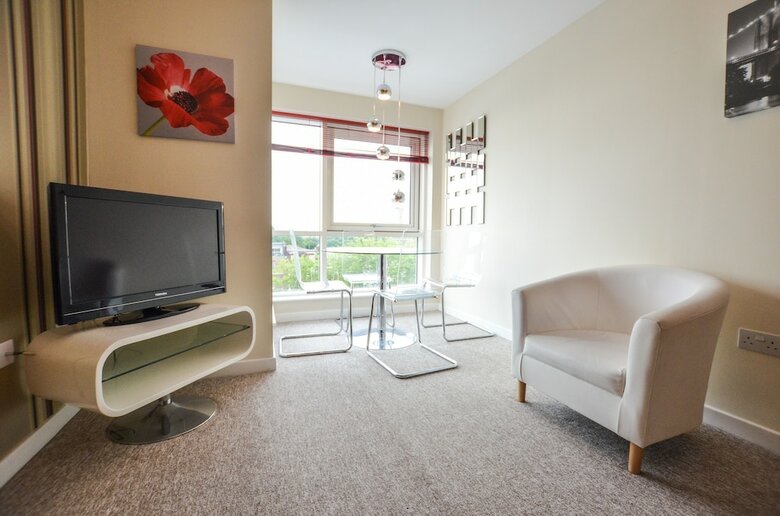 Gunwharf Quays Chic Apartment