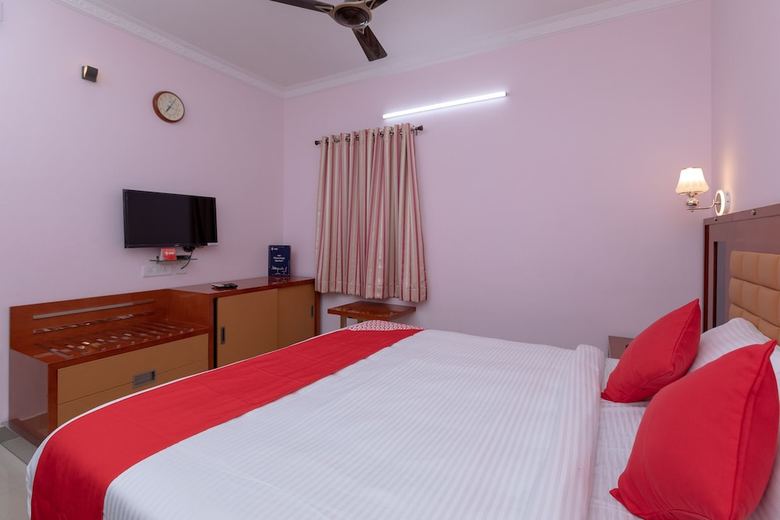 Hotel Oyo 17224 Swarnam Residency