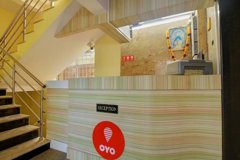 Hotel Oyo 18976 Mascot Inn