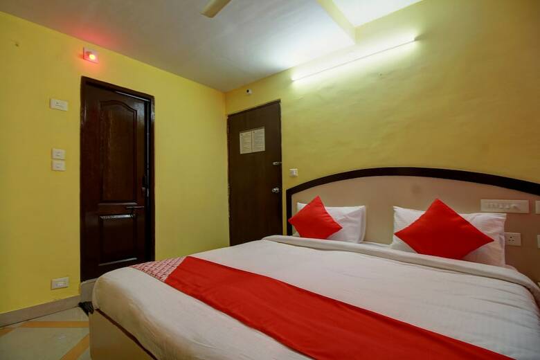 Hotel Oyo 18976 Mascot Inn