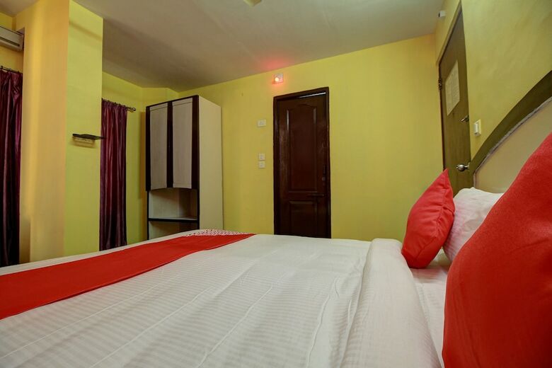 Hotel Oyo 18976 Mascot Inn