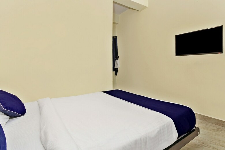 Hotel Silverkey Executive Stays 27824 Dharamkar Residency