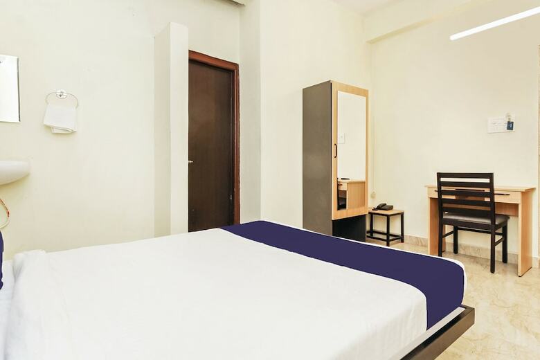 Hotel Silverkey Executive Stays 27824 Dharamkar Residency