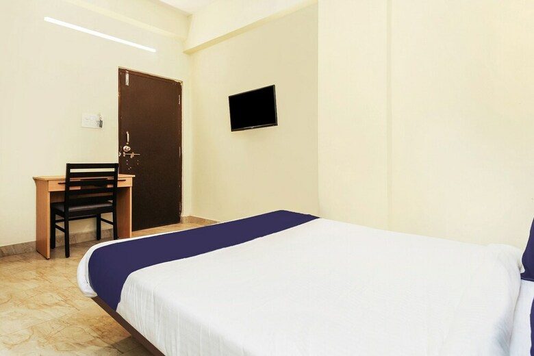 Hotel Silverkey Executive Stays 27824 Dharamkar Residency