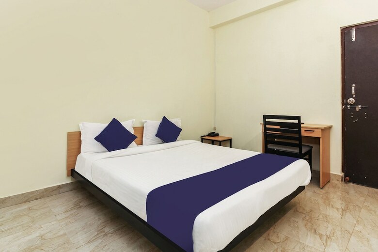 Hotel Silverkey Executive Stays 27824 Dharamkar Residency