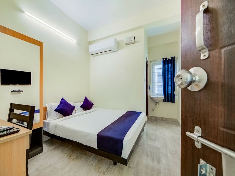 Hotel Silverkey Executive Stays 27824 Dharamkar Residency
