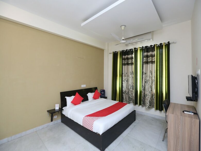 Hotel Oyo 24323 Lakshmi Residency