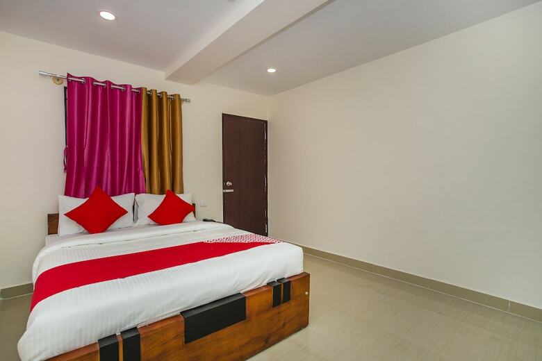 Oyo 22490 Hotel Paradise Inn