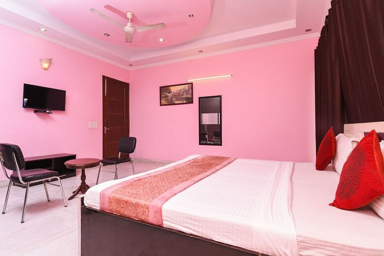 Hotel Oyo 8534 Golden Park