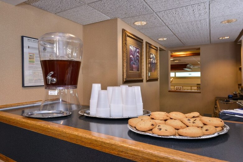 Hotel Best Western Plus Landing View Inn & Suites