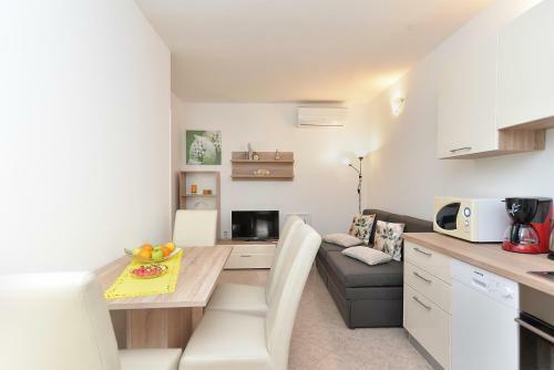 Apartment 1375