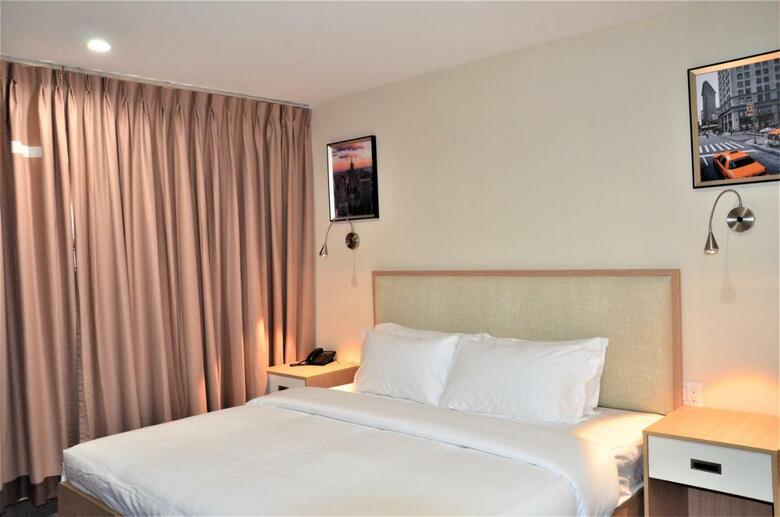 Lic Plaza Hotel