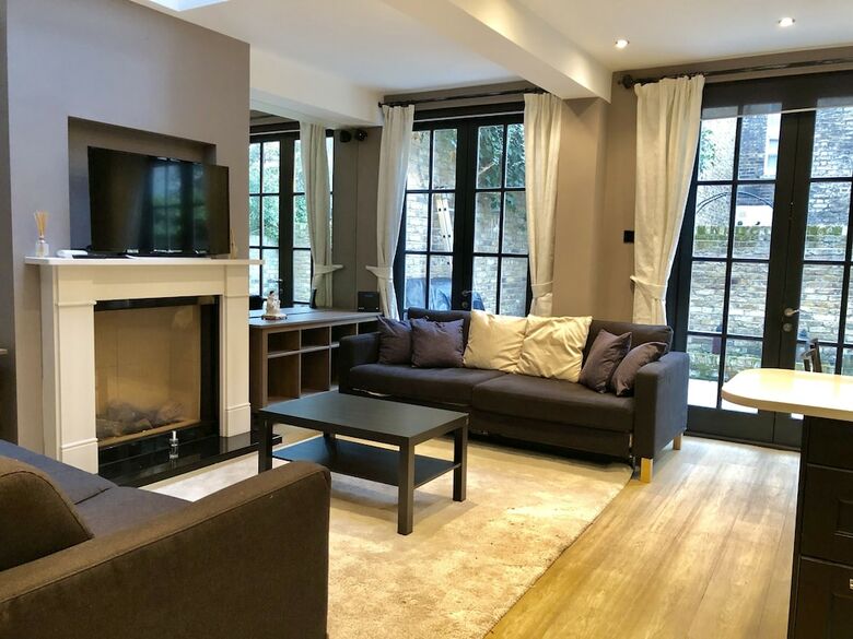 Claverton Street Apartment