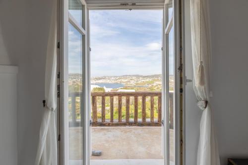 Carmelita Villa With Pool By Stylish Stays
