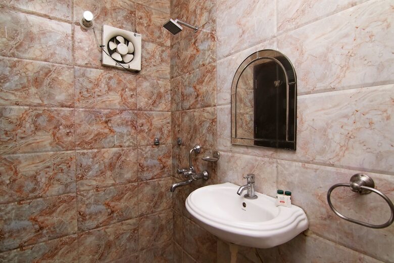 Oyo 22756 Hotel Chinar Inn