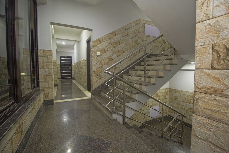 Oyo 25007 Hotel Royal Garden