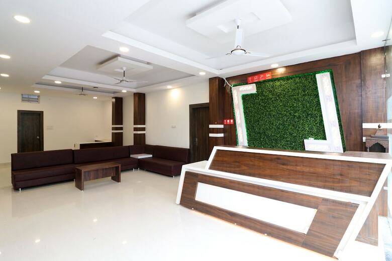 Oyo 17043 Hotel Ocean Pearl