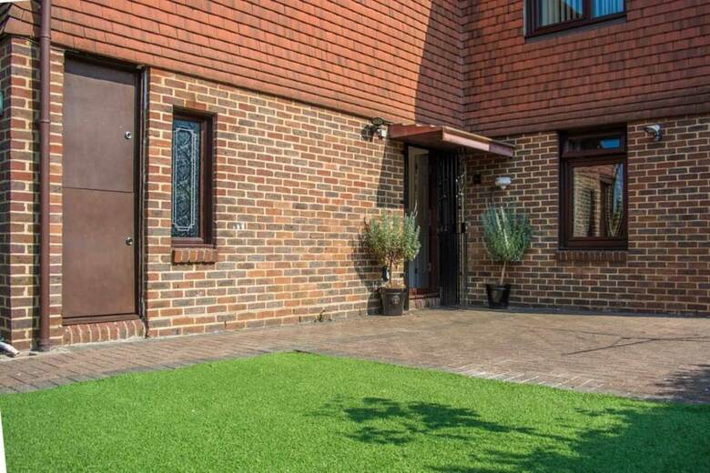 Fantastic Family House In Central London