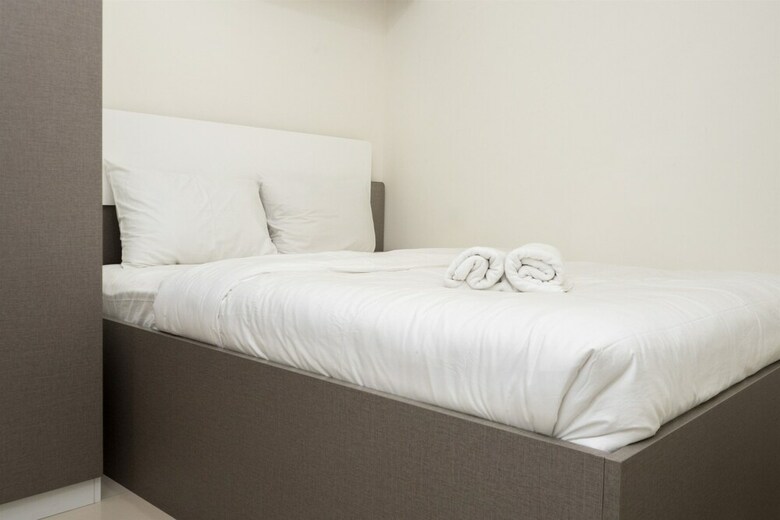 Modern 2br Apartment At Parahyangan Residence