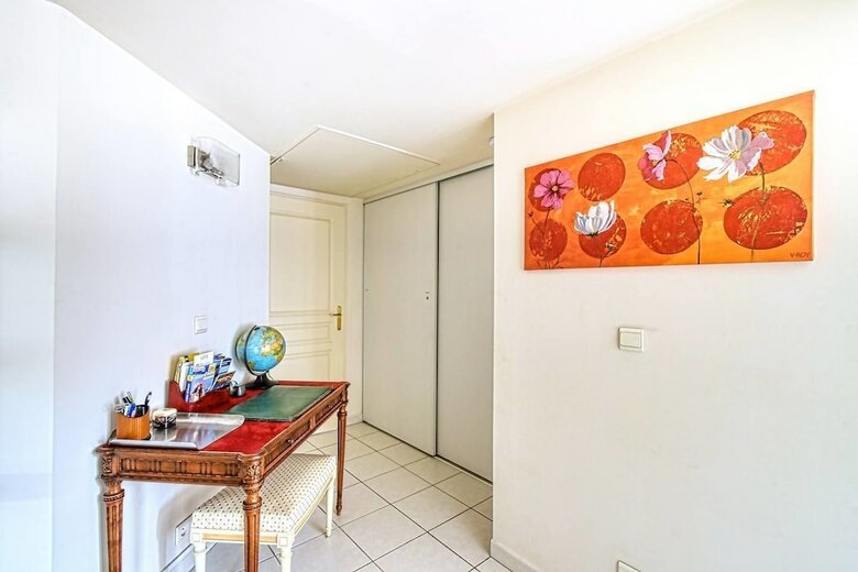 Beautiful 2 Bed Apartment Only 50m From The Beach!