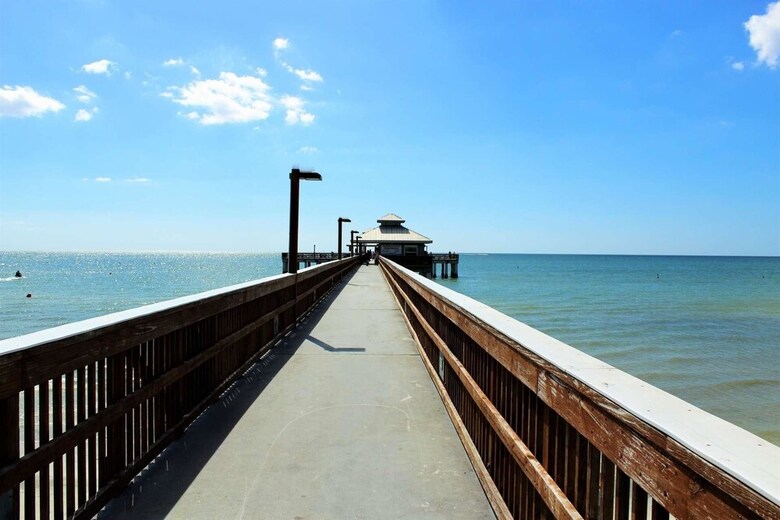 Flamingo Street Bungalow, Walk To Beach
