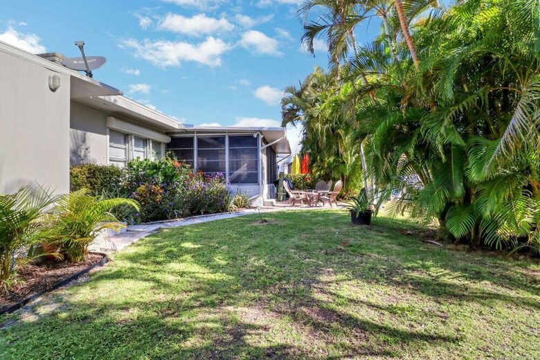 Flamingo Street Bungalow, Walk To Beach