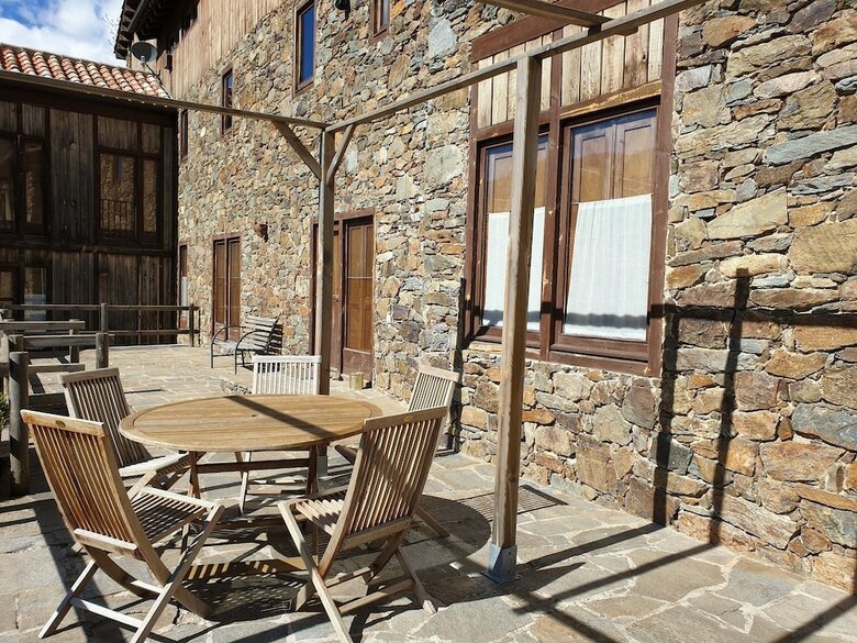 Apartamentos El Serrat Turisme Rural