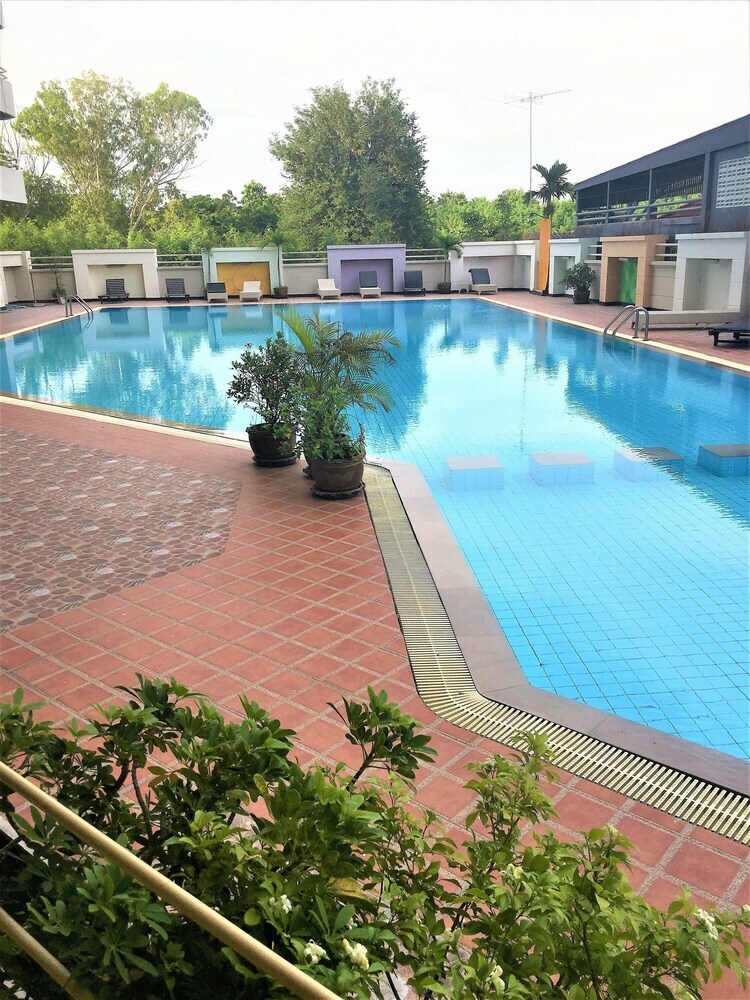Apartamentos Poolview Condo Rentbuythailand