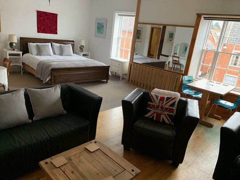 Hotel Rooms At No Three - Chameleon House