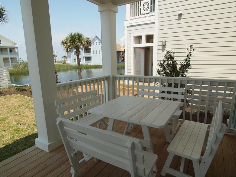 Cinnamon Shore- Beachy Keen 252 Be