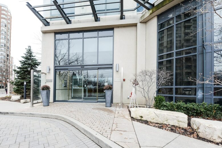 Sarkar Suites - 330 Burnhamthorpe Road