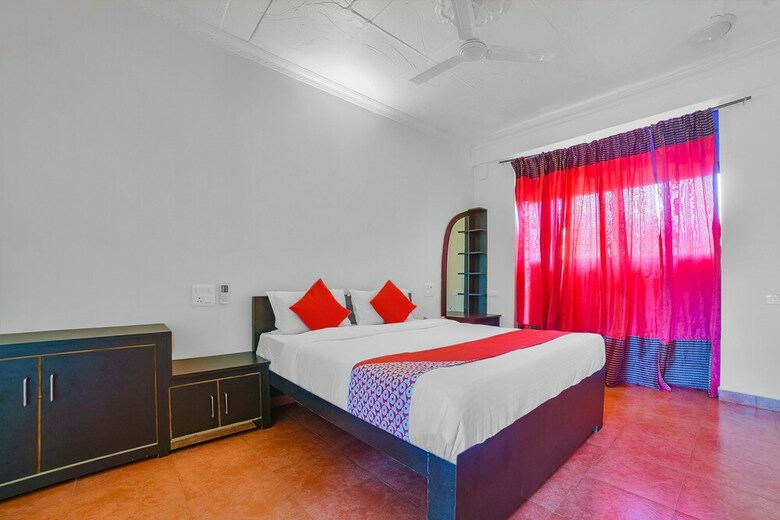 Hotel Oyo 22417 Pleasure Inn