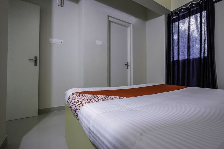 Hotel Oyo 15825 Blue Berry Apartments