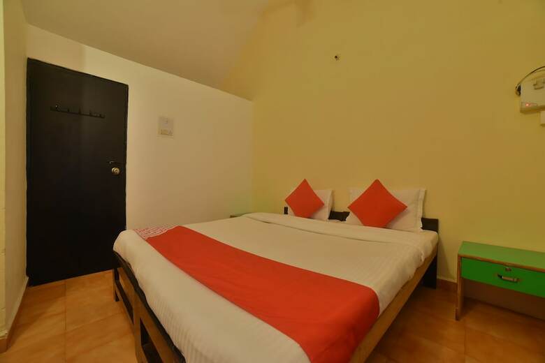 Oyo 30128 Reddy's Hotel