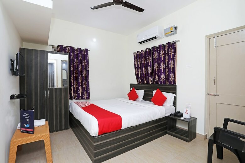 Hotel Oyo 15084 Lotus Residency