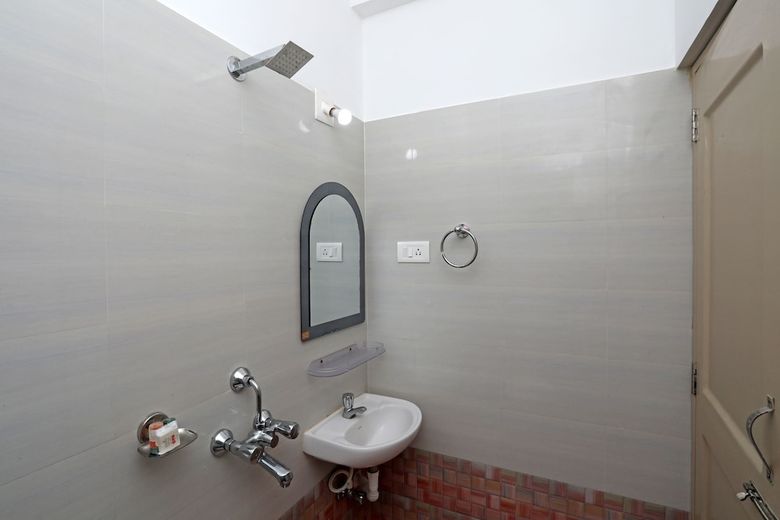 Hotel Oyo 15084 Lotus Residency