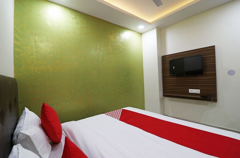 Hotel Oyo 22825 Ralson Residency