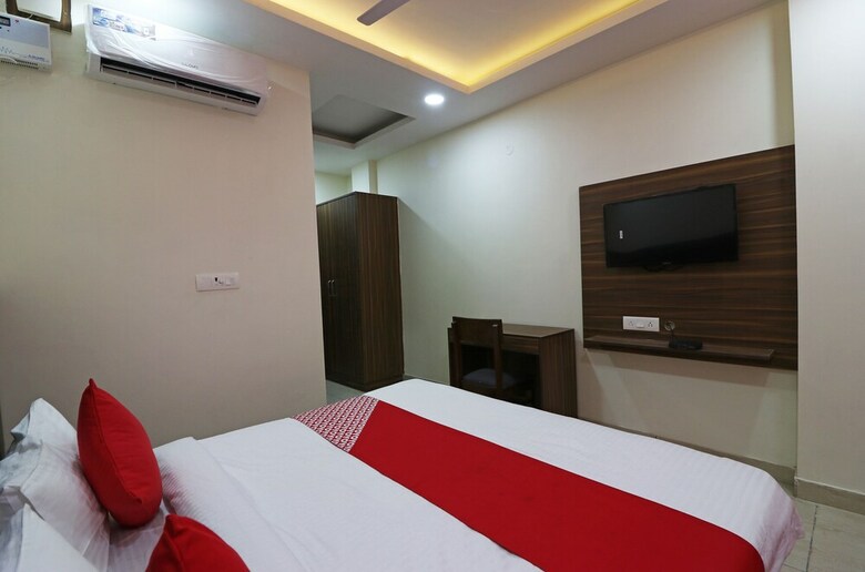 Hotel Oyo 22825 Ralson Residency