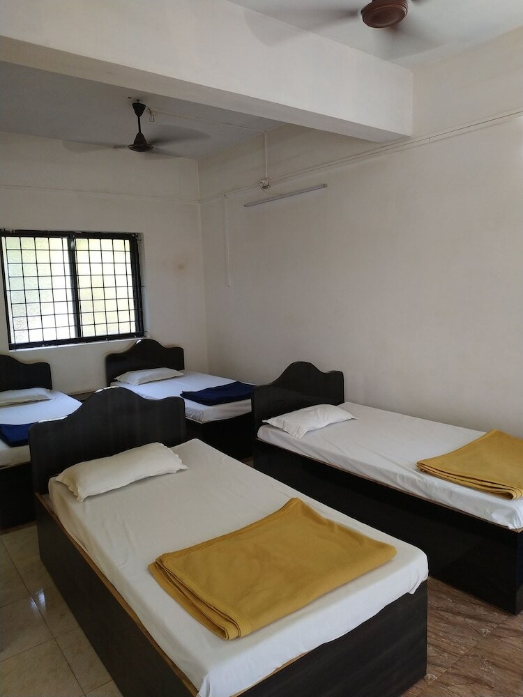 Hostal Iroomz Hotel Gananjaya