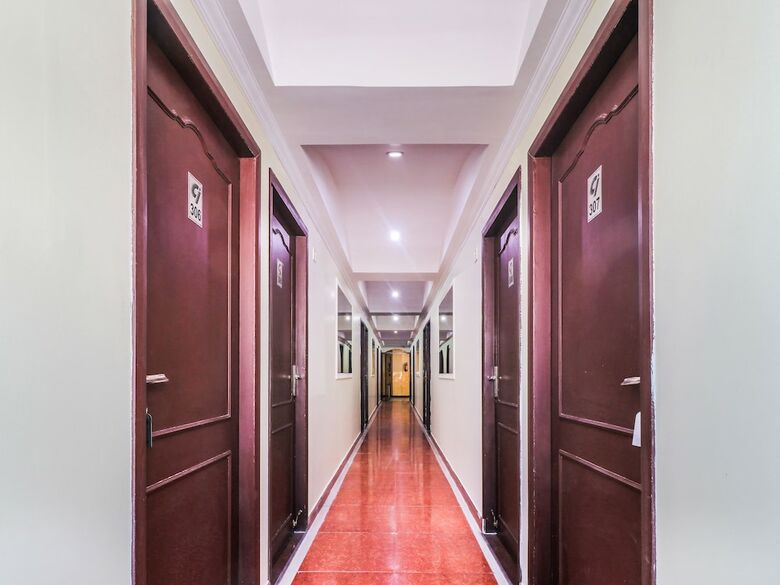 Oyo 783 Om Hotel