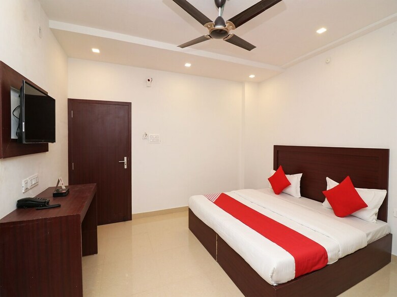 Oyo 1021 Hotel Gayatri Residency