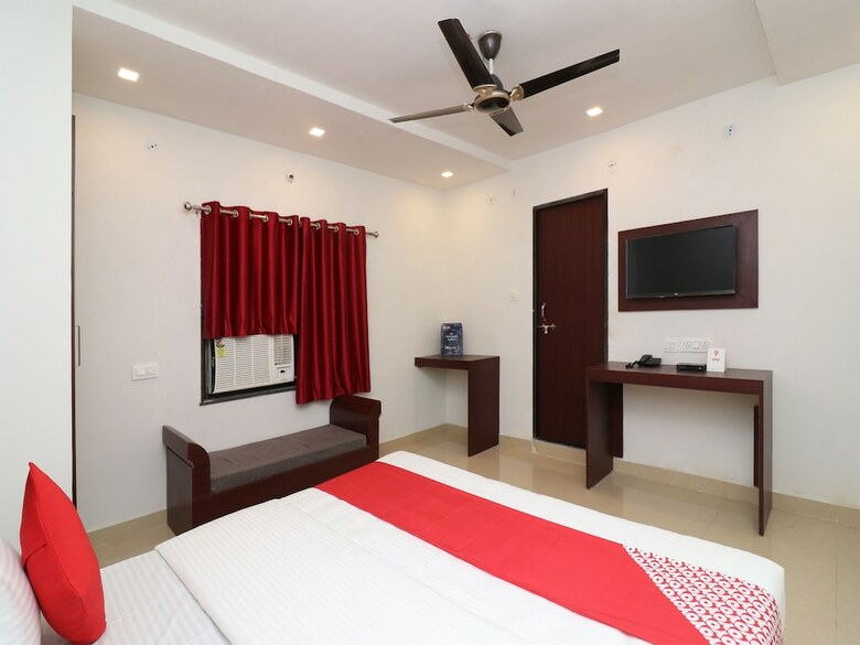 Oyo 1021 Hotel Gayatri Residency