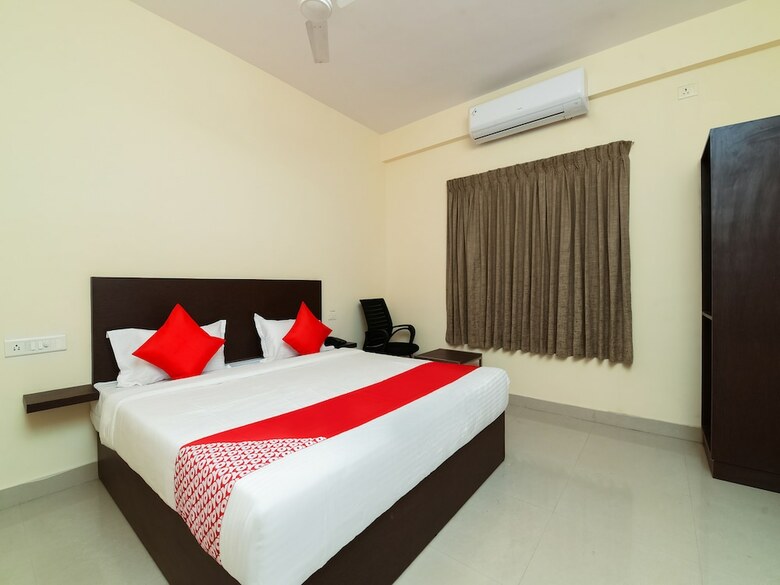 Hotel Oyo 22782 Akshara Suites